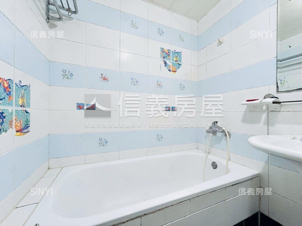 專任藝文竹城箱根三房車位房屋室內格局與周邊環境