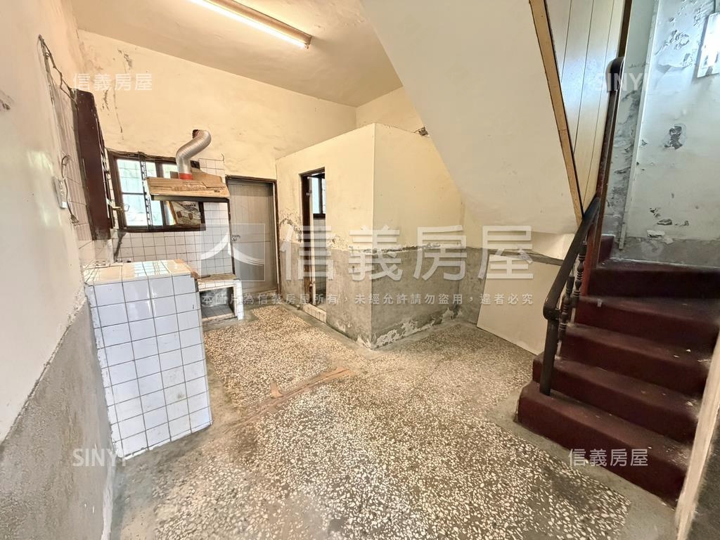 新化高工旁臨１０米路透天房屋室內格局與周邊環境