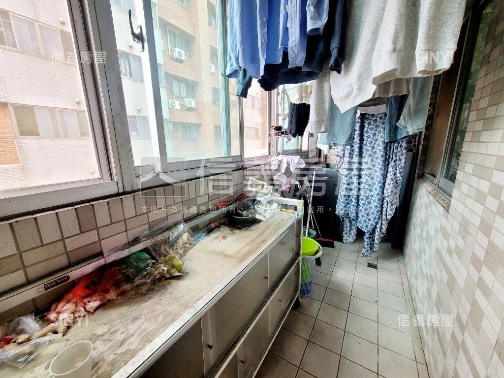 啟昇貴築三房附平面車位房屋室內格局與周邊環境