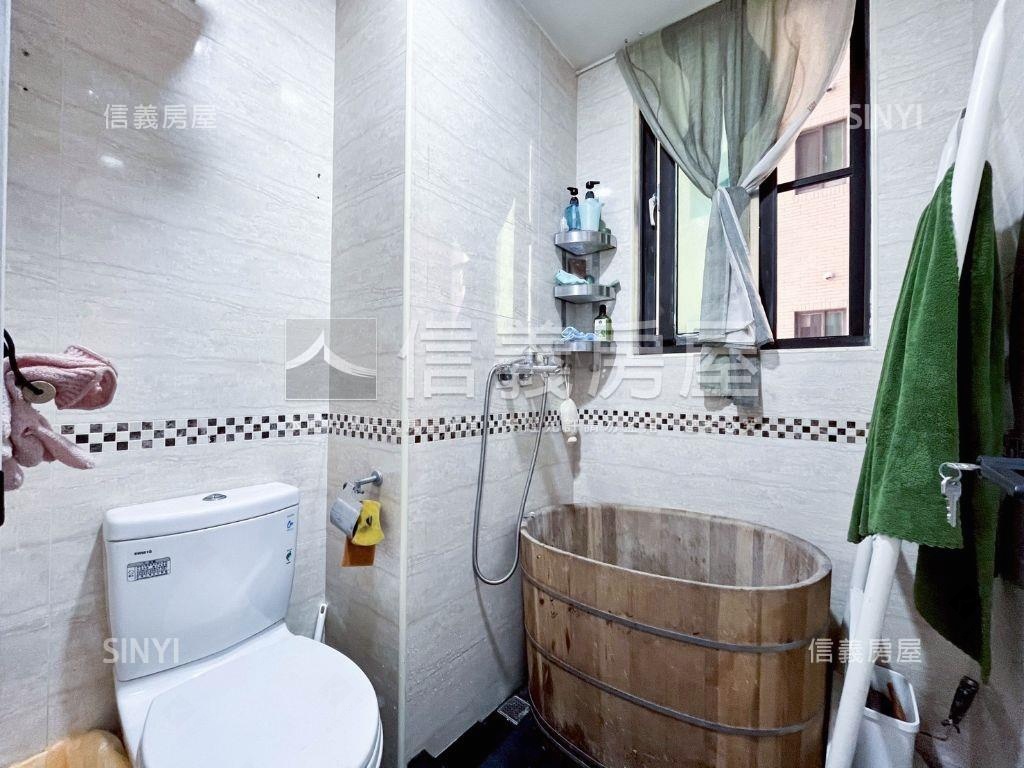 富宇新杜拜高樓兩房房屋室內格局與周邊環境