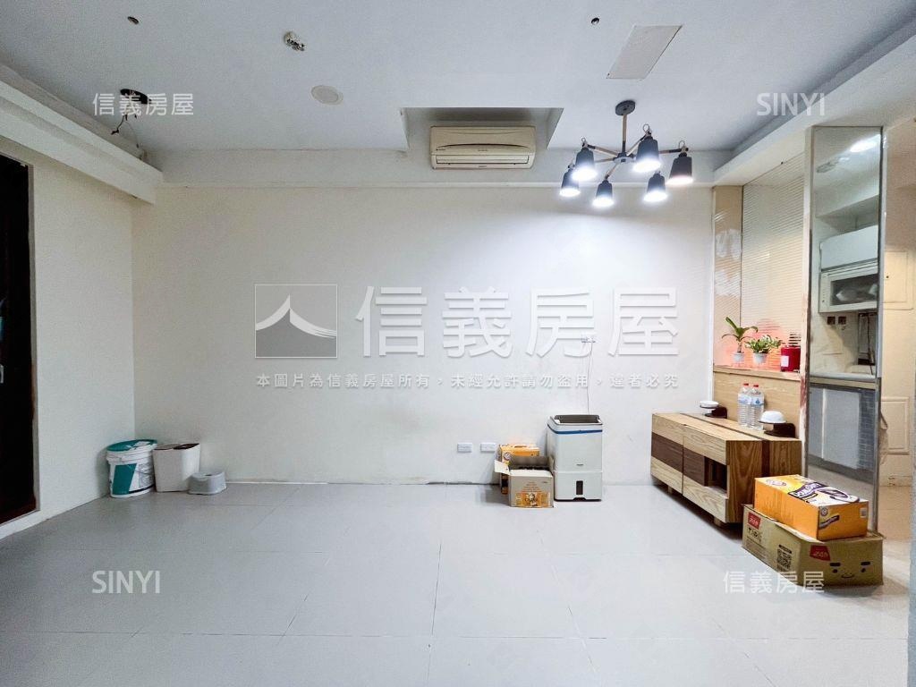 富宇新杜拜高樓兩房房屋室內格局與周邊環境