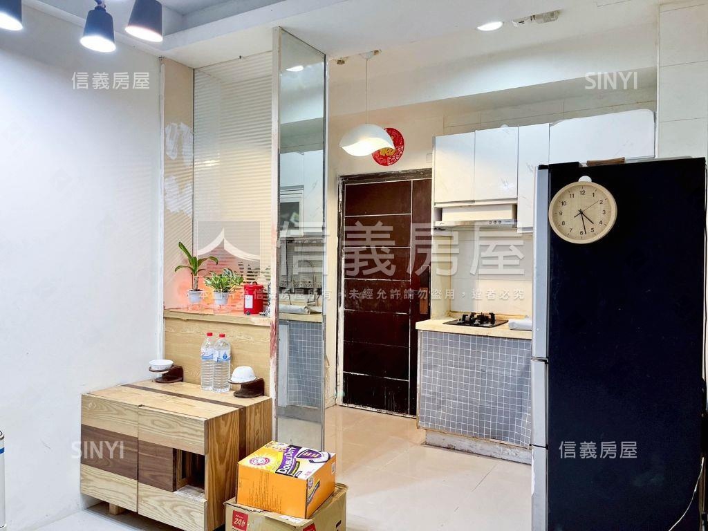 富宇新杜拜高樓兩房房屋室內格局與周邊環境