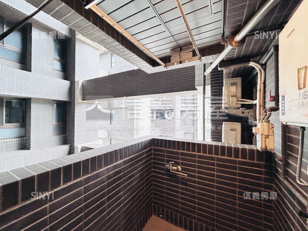 青埔青田裝潢兩房車位房屋室內格局與周邊環境