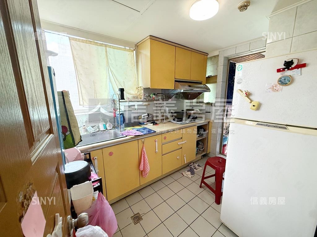 專任雙和次頂樓精美三房房屋室內格局與周邊環境