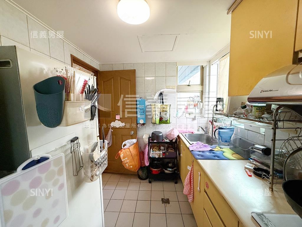 專任雙和次頂樓精美三房房屋室內格局與周邊環境