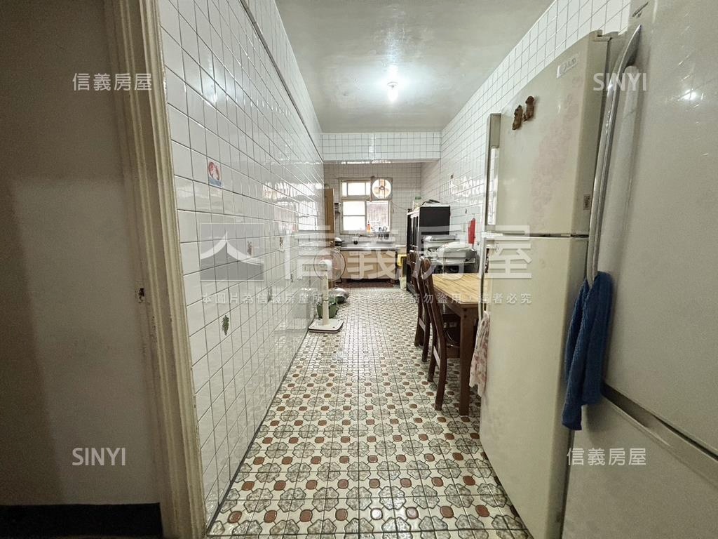 靜巷三面採光公寓房屋室內格局與周邊環境
