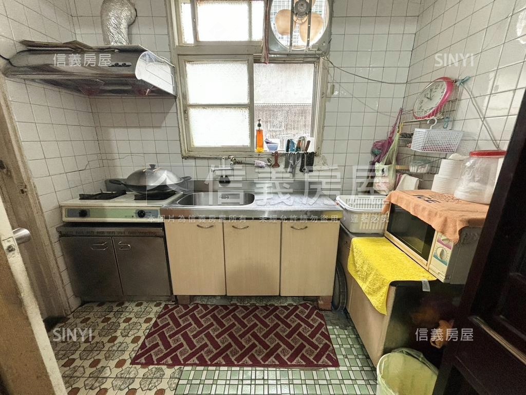靜巷三面採光公寓房屋室內格局與周邊環境