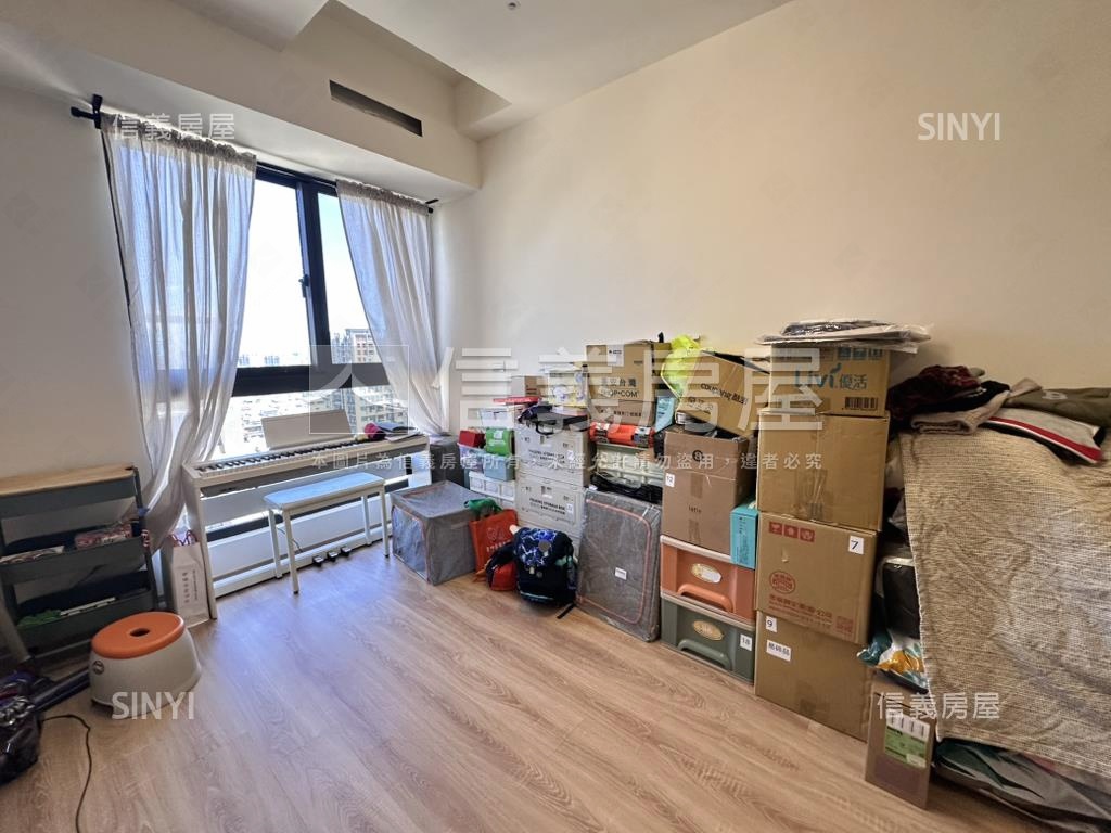 近未來捷運次頂樓兩房車位房屋室內格局與周邊環境