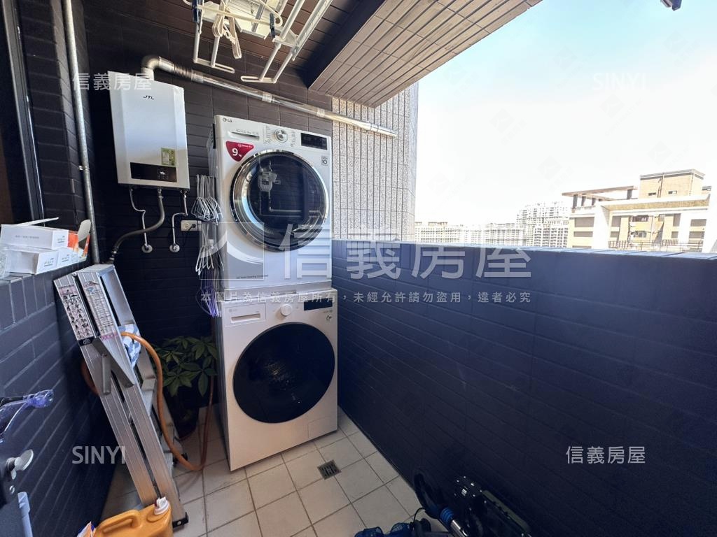 近未來捷運次頂樓兩房車位房屋室內格局與周邊環境