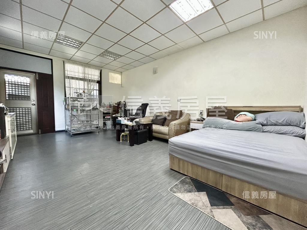 東區市心邊間角窗車墅房屋室內格局與周邊環境