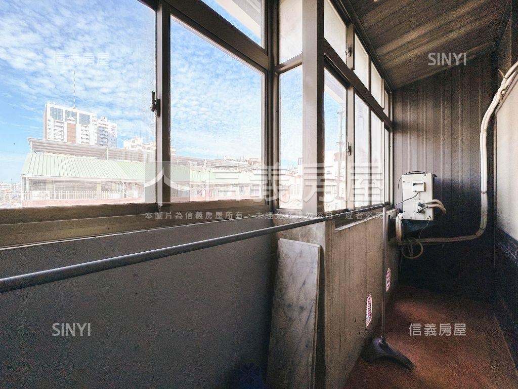 東區市心邊間角窗車墅房屋室內格局與周邊環境