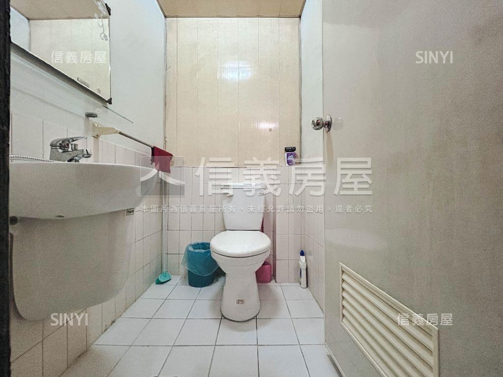 東區市心邊間角窗車墅房屋室內格局與周邊環境