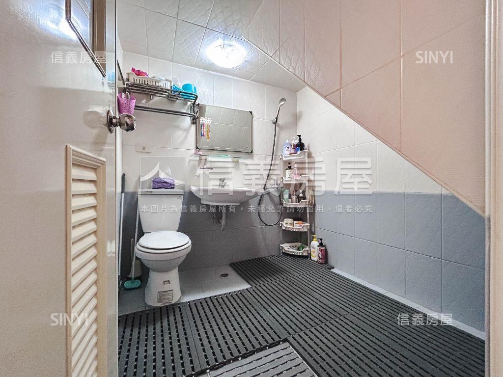 東區市心邊間角窗車墅房屋室內格局與周邊環境