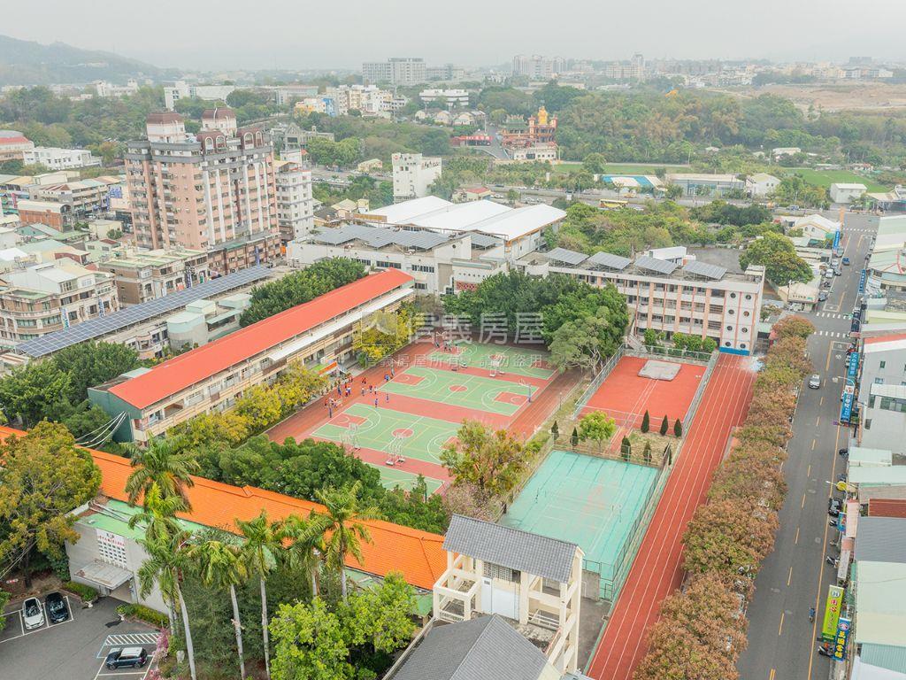 草屯國中旁土地房屋室內格局與周邊環境