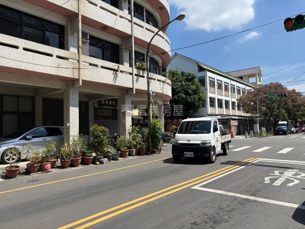 草屯國中旁土地房屋室內格局與周邊環境