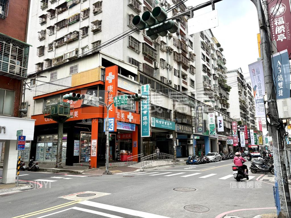 新莊幸福邊間雙層金店面房屋室內格局與周邊環境