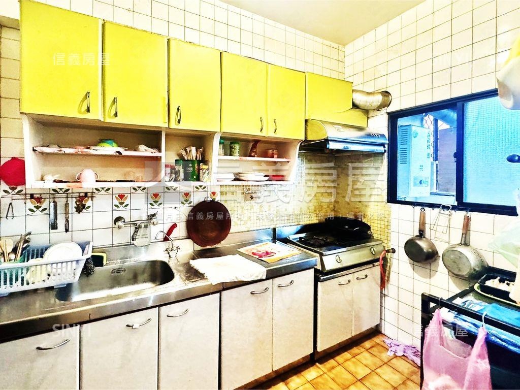信義區電梯高樓景觀三房房屋室內格局與周邊環境