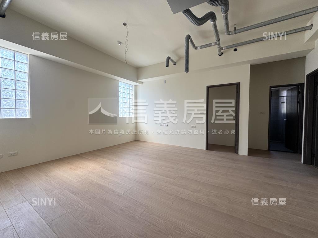 近巨城綠盛世採光三房車位房屋室內格局與周邊環境