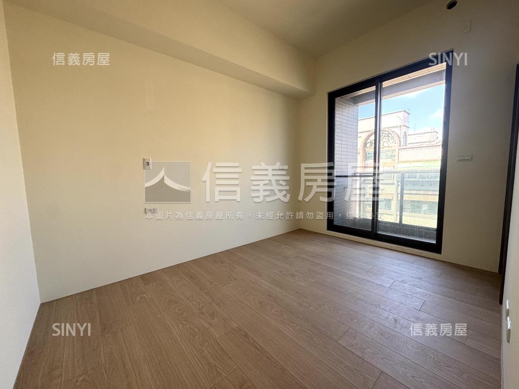 近巨城綠盛世採光三房車位房屋室內格局與周邊環境