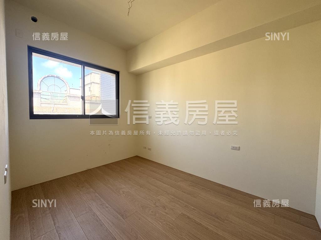 近巨城綠盛世採光三房車位房屋室內格局與周邊環境