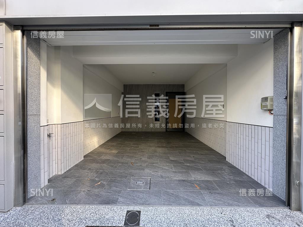 大寮捷運質感車庫透天ＩＩ房屋室內格局與周邊環境