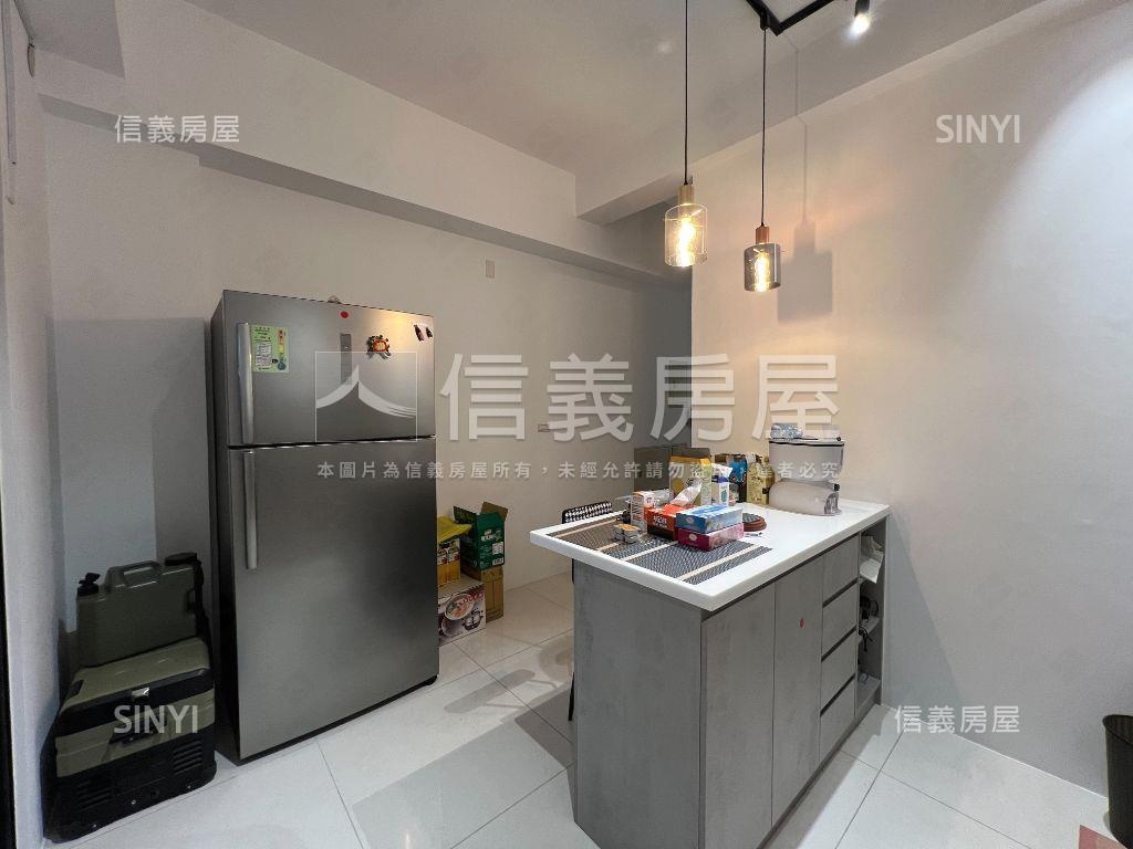 南區約六年裝潢美車墅房屋室內格局與周邊環境