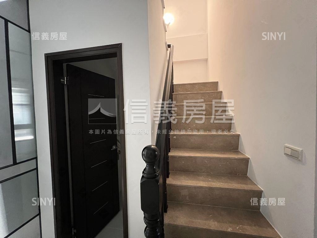 南區約六年裝潢美車墅房屋室內格局與周邊環境