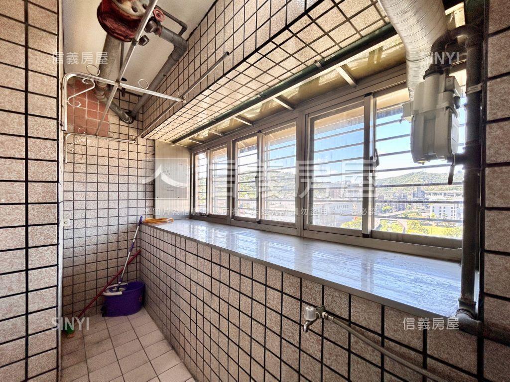 高樓神話低總採光兩房房屋室內格局與周邊環境