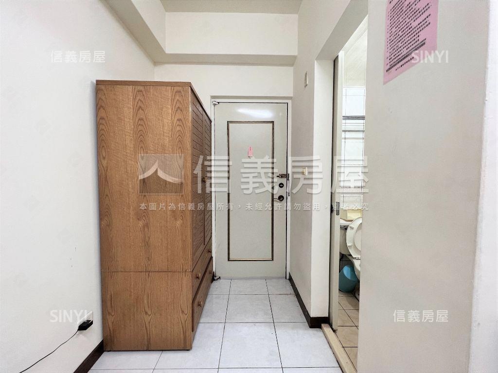勤益三番街陽台大套房房屋室內格局與周邊環境