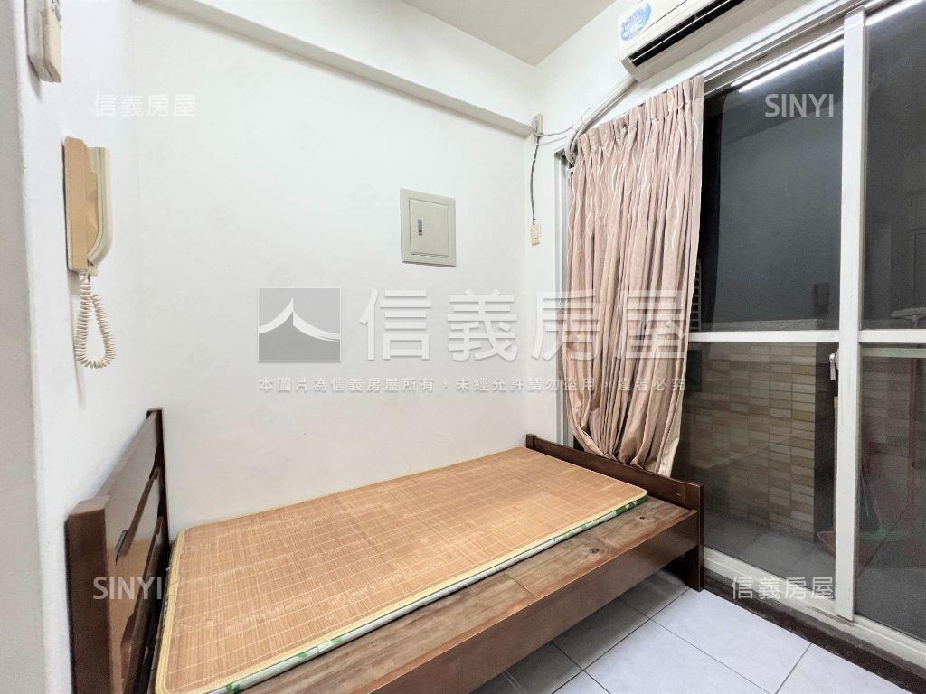 勤益三番街陽台大套房房屋室內格局與周邊環境