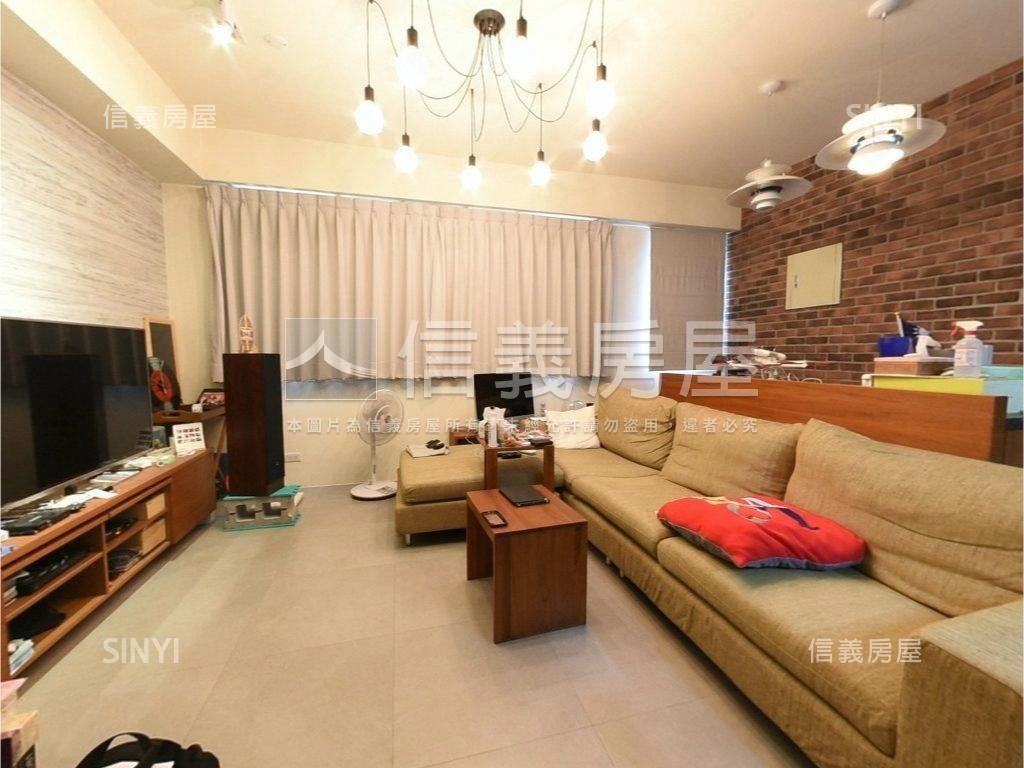 可介紹中美街質感透天房屋室內格局與周邊環境