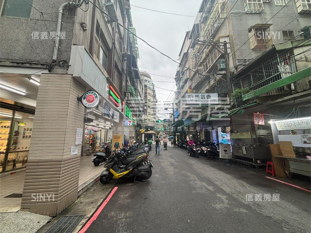 ２＋１房帶車位漂亮６樓房屋室內格局與周邊環境