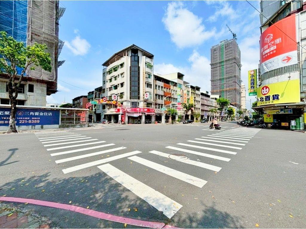 國泰頤河Ａ３棟四樓房屋室內格局與周邊環境