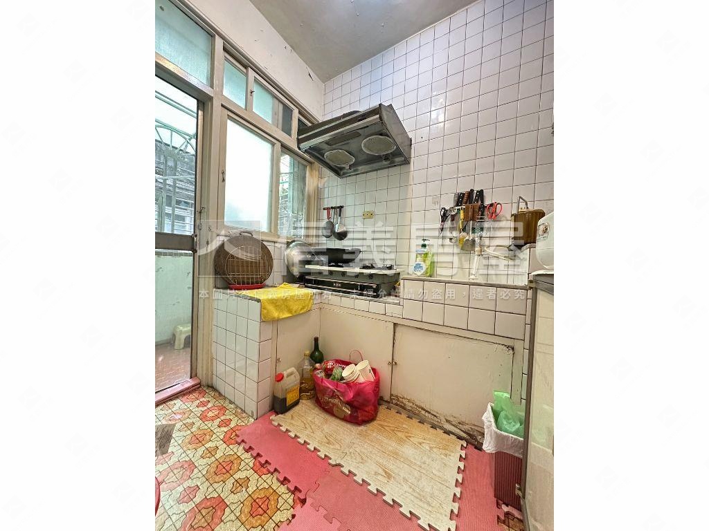 大坪林捷運低總價公寓三樓房屋室內格局與周邊環境