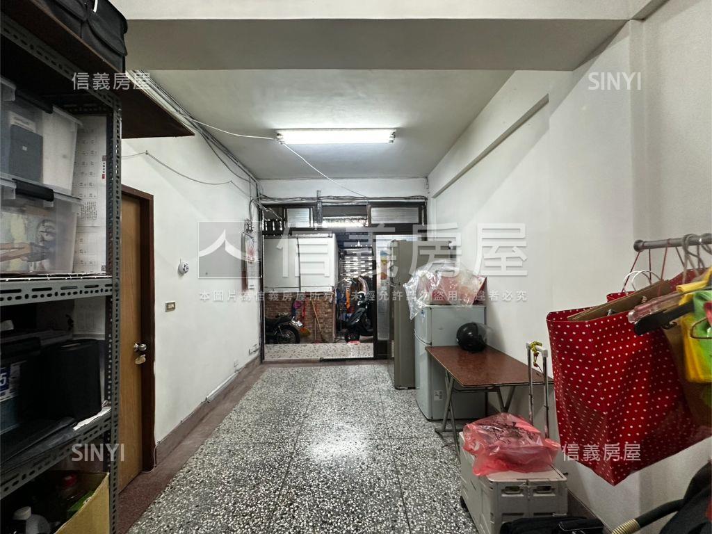 近巨城公寓一樓房屋室內格局與周邊環境