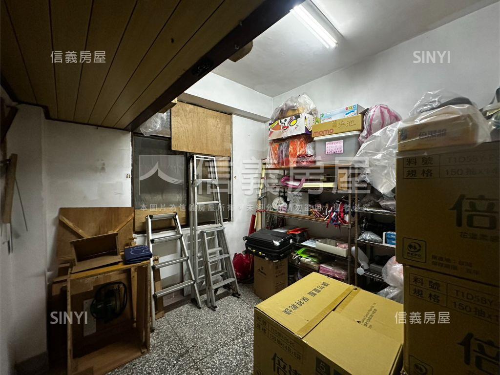 近巨城公寓一樓房屋室內格局與周邊環境