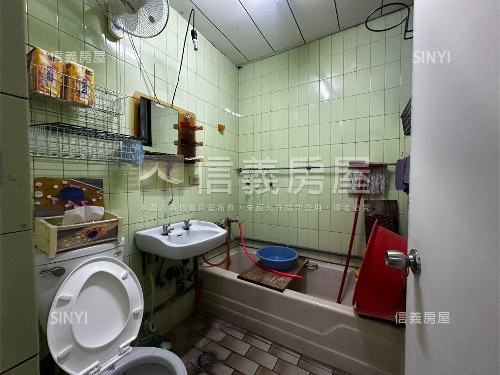 近巨城公寓一樓房屋室內格局與周邊環境