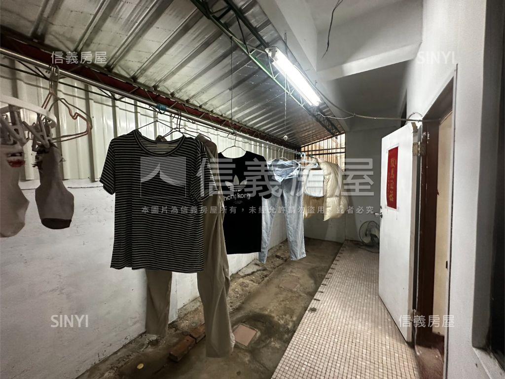 近巨城公寓一樓房屋室內格局與周邊環境