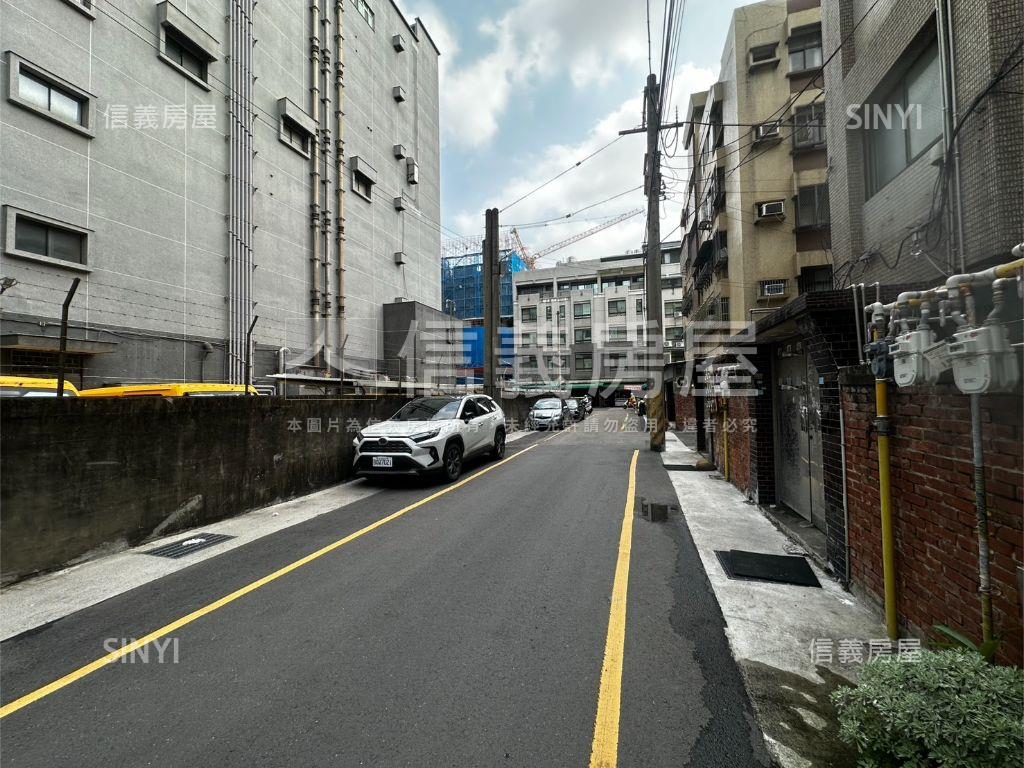 近巨城公寓一樓房屋室內格局與周邊環境