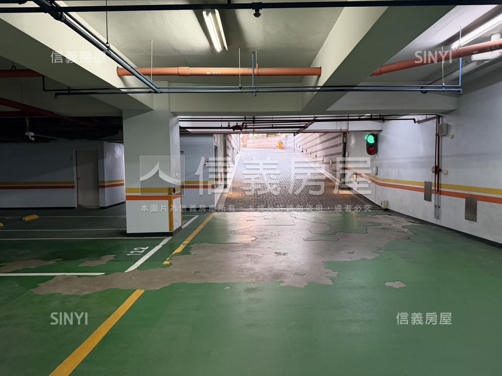 紫蘭園坡平大車位房屋室內格局與周邊環境