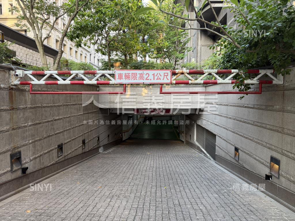 紫蘭園坡平大車位房屋室內格局與周邊環境
