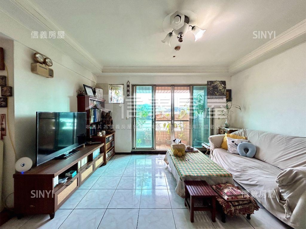 山景視野。冠德三房車位房屋室內格局與周邊環境