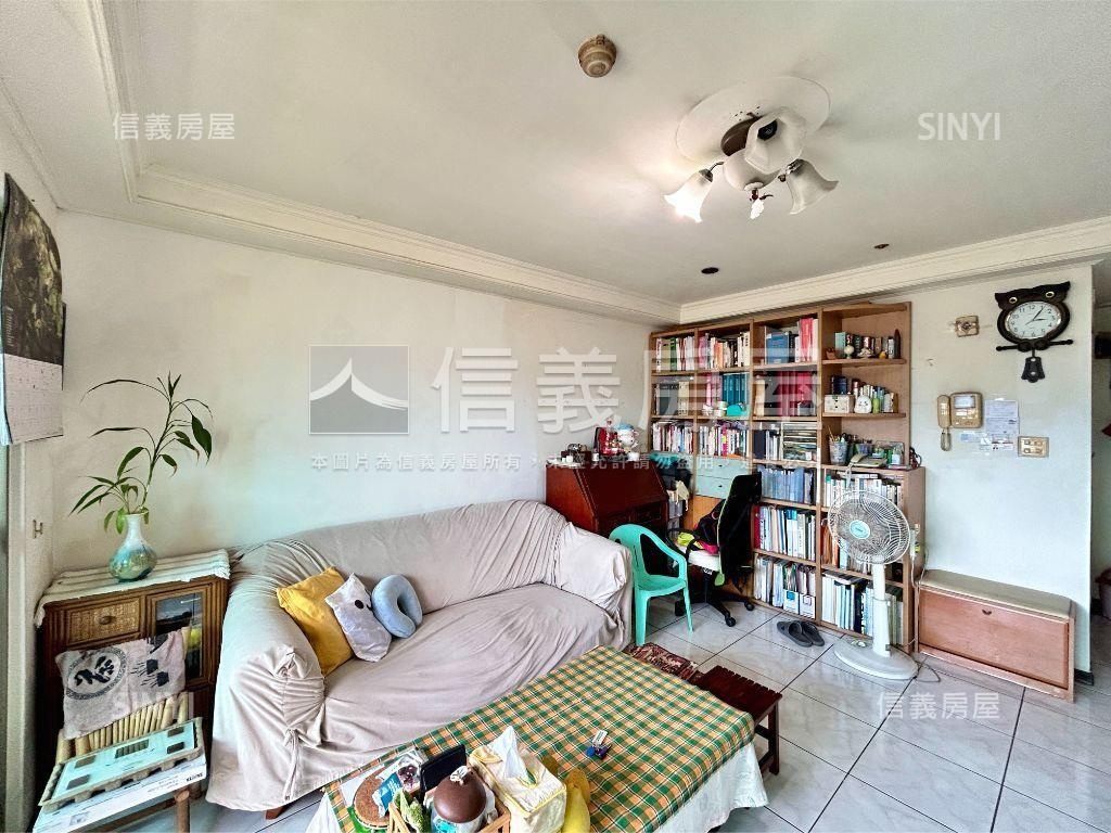 山景視野。冠德三房車位房屋室內格局與周邊環境