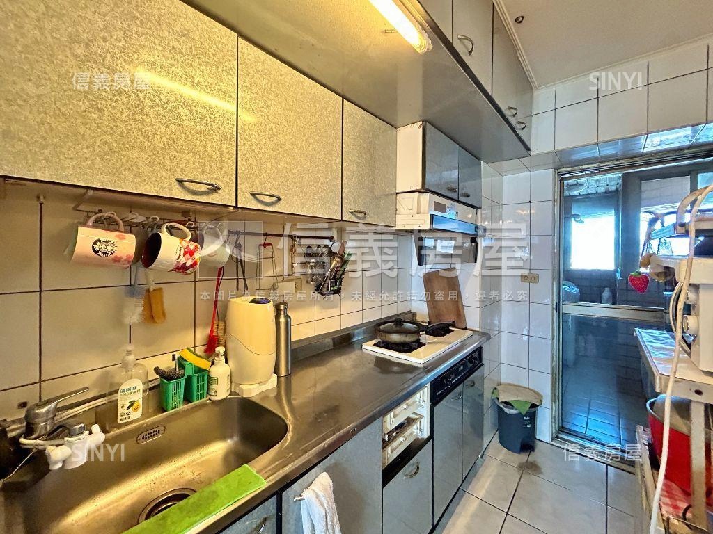 山景視野。冠德三房車位房屋室內格局與周邊環境