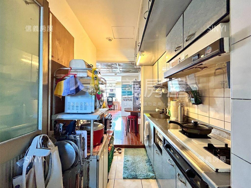 山景視野。冠德三房車位房屋室內格局與周邊環境