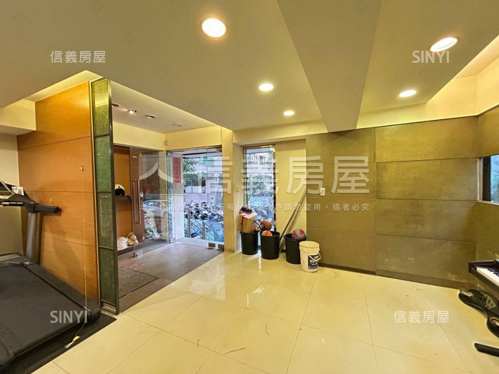 五期１１米大面寬臨路店面房屋室內格局與周邊環境