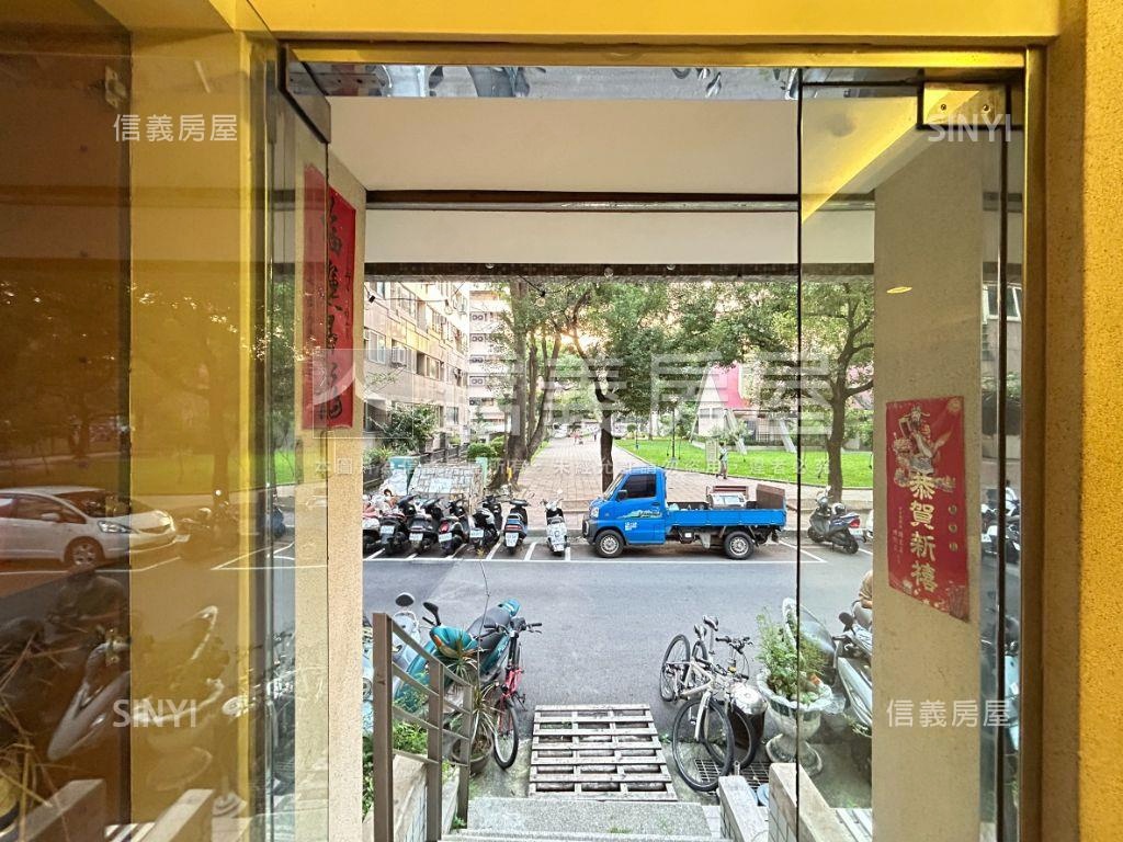 五期１１米大面寬臨路店面房屋室內格局與周邊環境