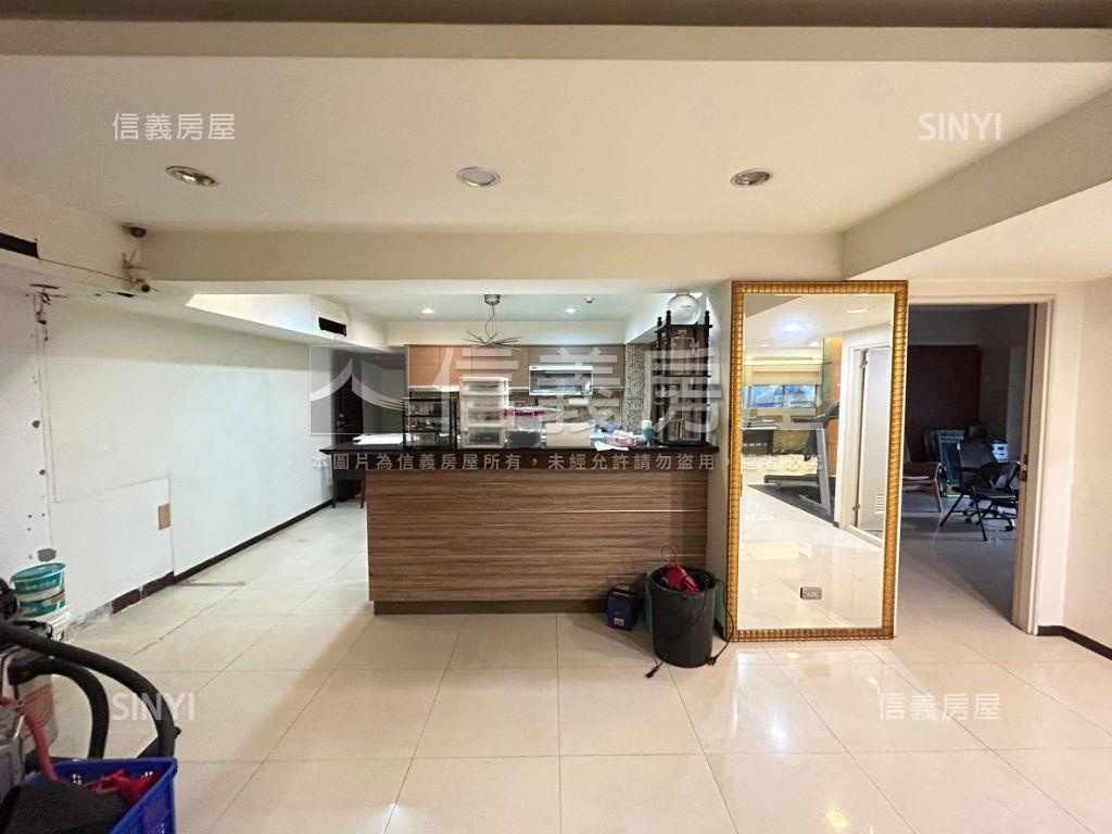 五期１１米大面寬臨路店面房屋室內格局與周邊環境