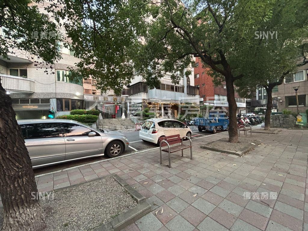 五期１１米大面寬臨路店面房屋室內格局與周邊環境