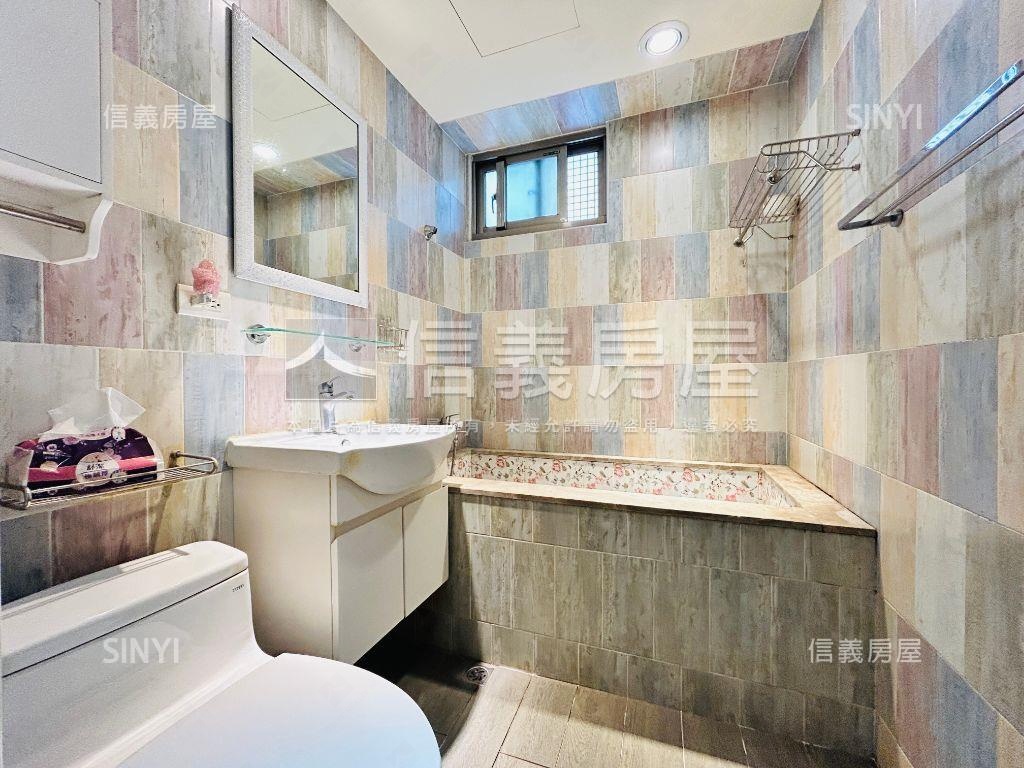 臨近忠孝橋方正三房房屋室內格局與周邊環境